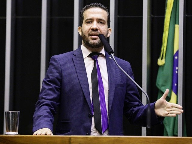 Deputado federal André Janones