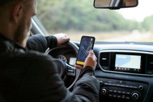 Aplicativo terá que indenizar passageira ferida em corrida de moto