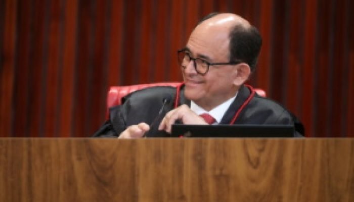 O ministro Antonio Carlos Ferreira participou de sua última sessão no TSE nesta quinta