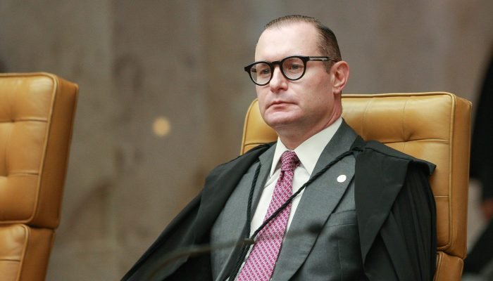 Ministro Cristiano Zanin explicou que negar ou postergar o acesso da defesa aos elementos de prova viola o princípio da paridade de armas