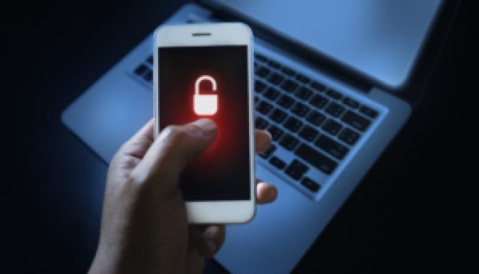 Bloqueio de celular oferecido como garantia é conduta abusiva, diz juíza