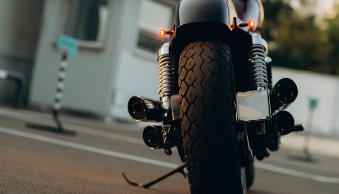 Cliente deixou a sua moto no estacionamento de uma academia que frequentava