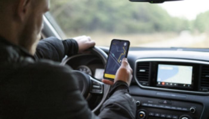 Aplicativo terá que indenizar passageira ferida em corrida de moto
